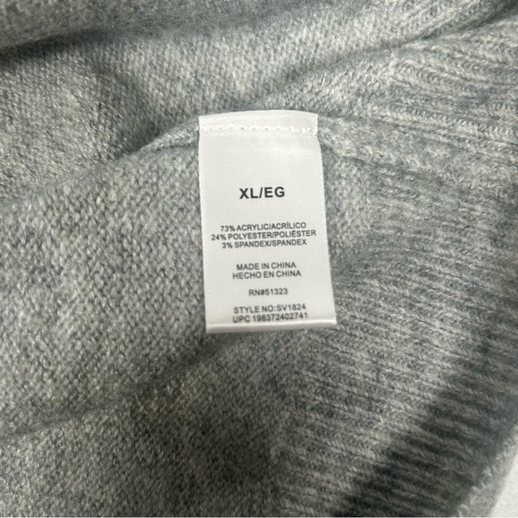 NWT Vince Camuto Light Grey Sweater with Red Heart - Picture 5 of 12